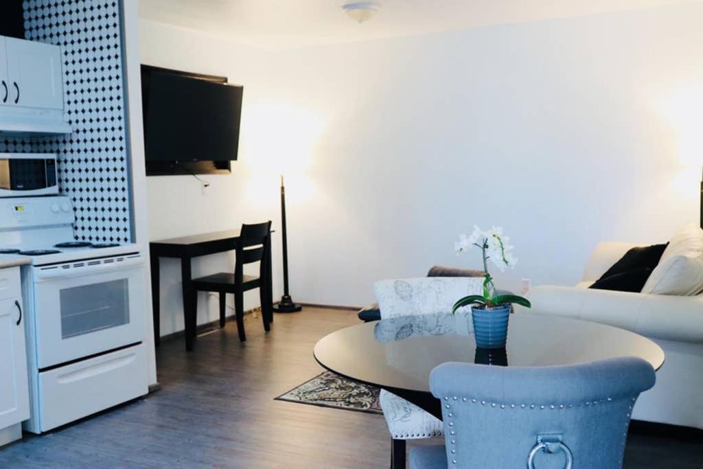 Apartament Sun Dog Manor Maple Creek Zewnętrze zdjęcie